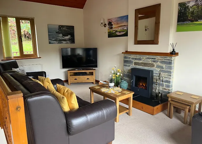 The Nineteenth, Oakridge St Mellion, Free Golf/Spa
