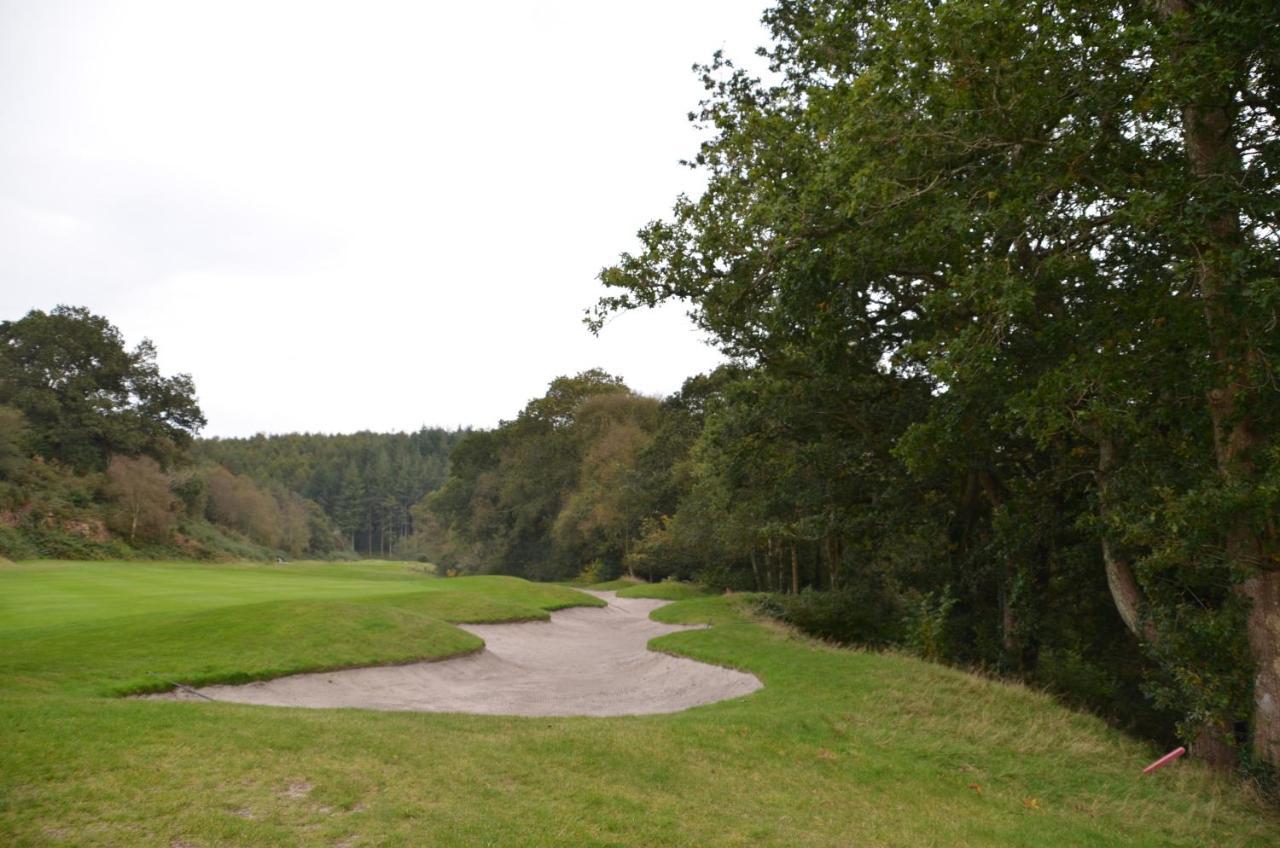 The Nineteenth, Oakridge St Mellion, Free Golf/spa