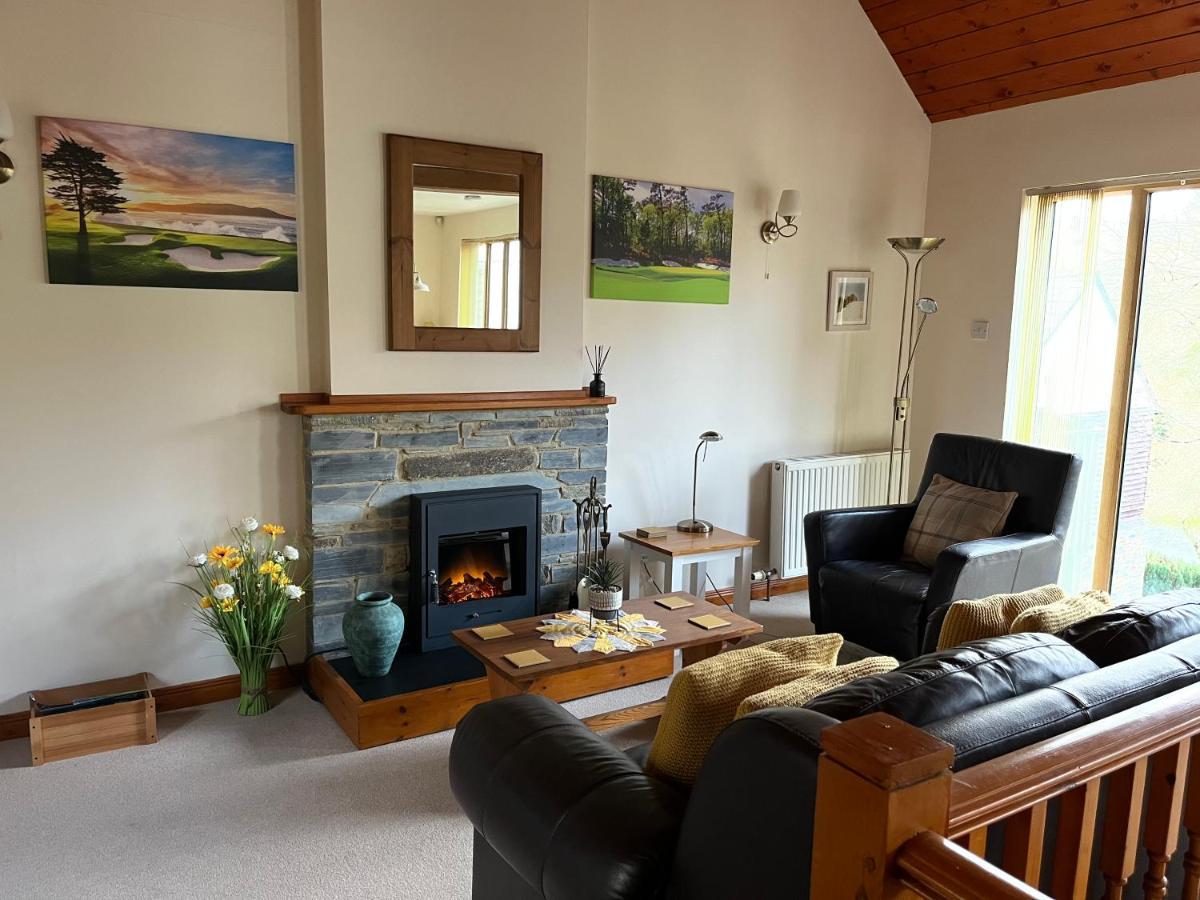 The Nineteenth, Oakridge St Mellion, Free Golf/spa *